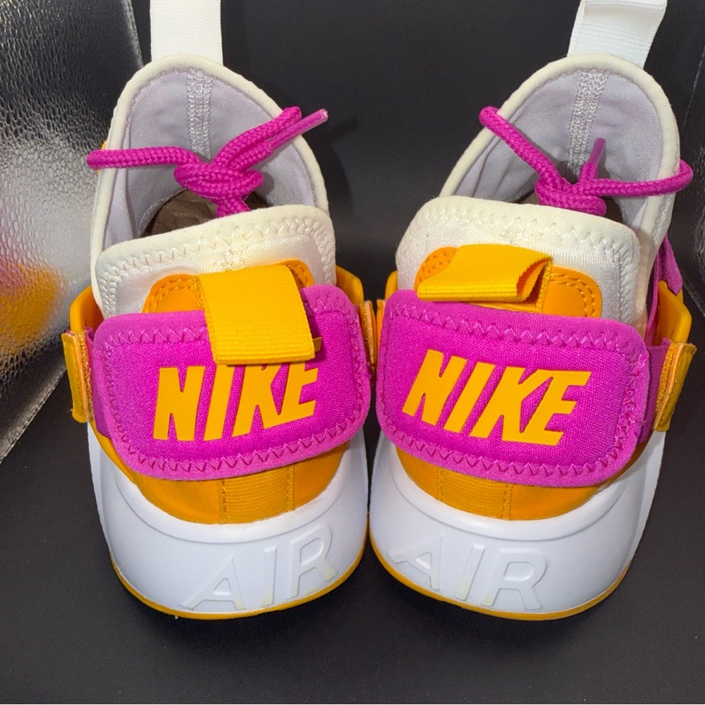 Size 8.5 - Nike Air Huarache City Low White Fuschia Wmns, Clean, With Box, Great - Picture 3 of 10